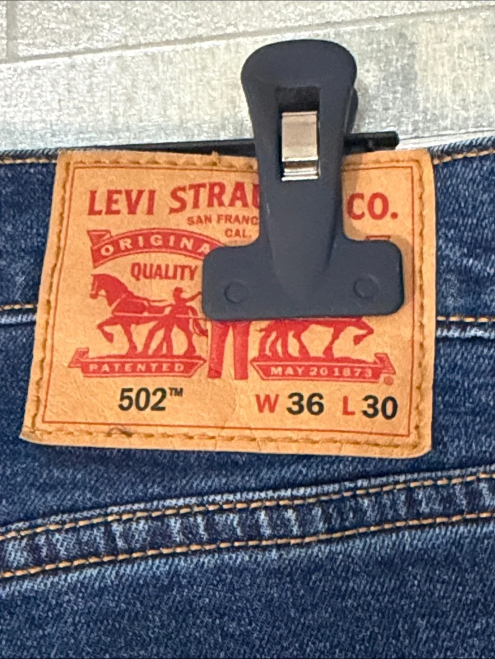 Levi's 502 Men's Dark Blue Denim Jeans 36 x 30, Classic Straight Fit